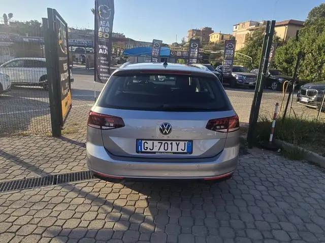 Volkswagen Passat view 5