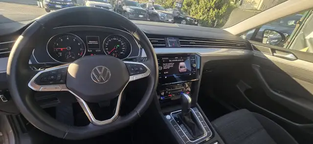 Volkswagen Passat view 9