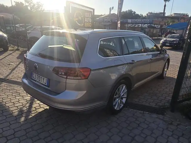 Volkswagen Passat view 4