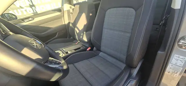 Volkswagen Passat view 15