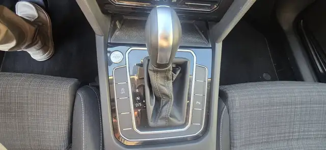 Volkswagen Passat view 11