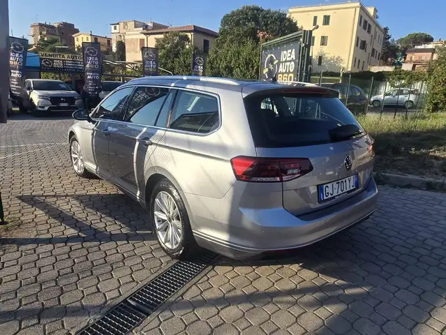 Volkswagen Passat view 6