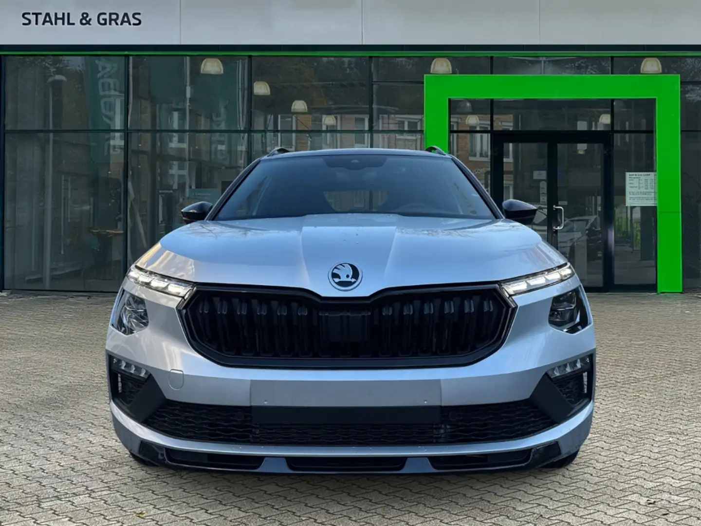 Skoda Kamiq Monte Carlo 1,5 TSI  Sportpaket AHK-klappbar Panor Argent - 2