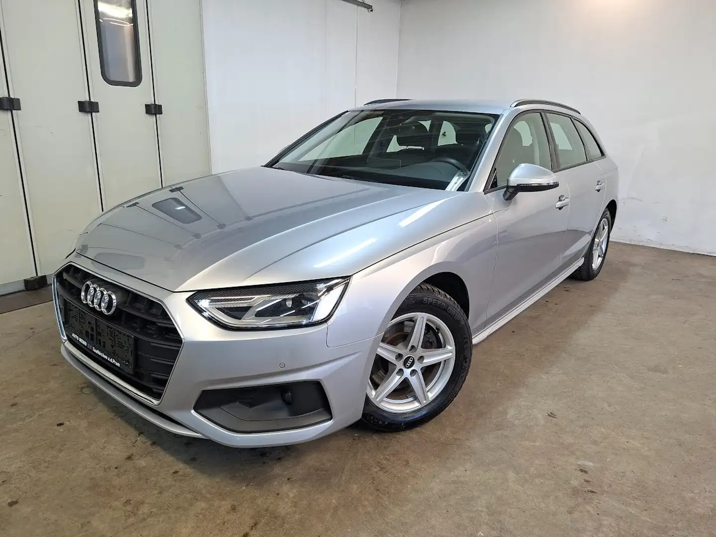 Audi A4 Avant 35 TDI S-Tronic Grau - 1