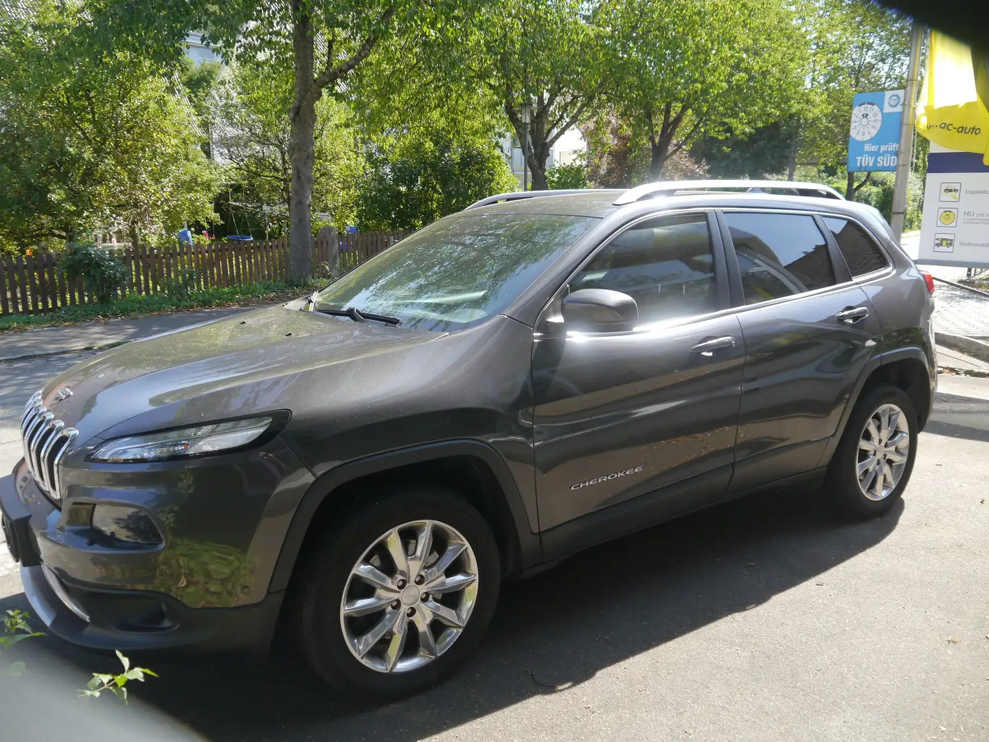 Jeep Cherokee Cherokee Diesel 2.2 Multijet Automatik Limited Сірий - 1