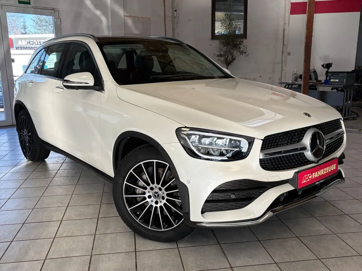 Mercedes-Benz GLC 400 d 4Matic AMG-Line / 1.Hand / Panorama / Weiß - 2