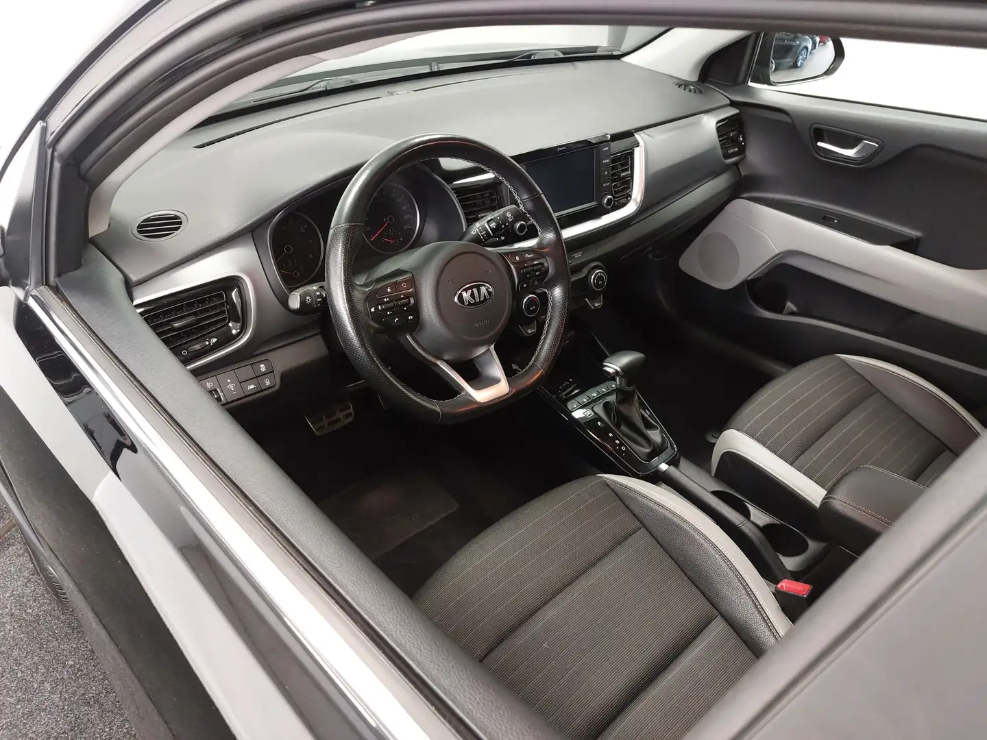 Kia Stonic 1.0 T-GDi I Apple Carplay I Achteruitrijcamera I I Zwart - 2