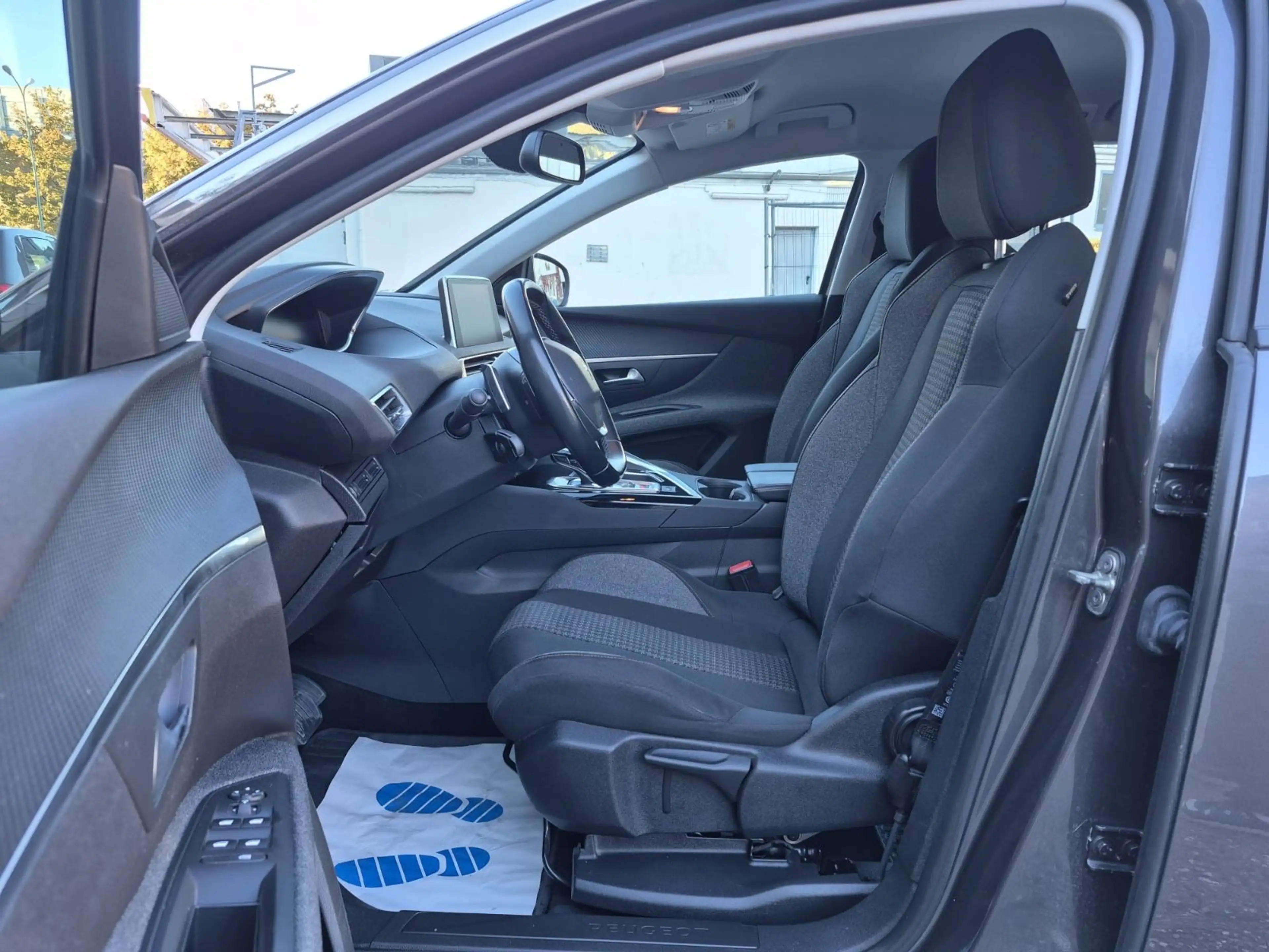 Peugeot 5008 Active Business Aut Navi 7 Sitz — photo 9