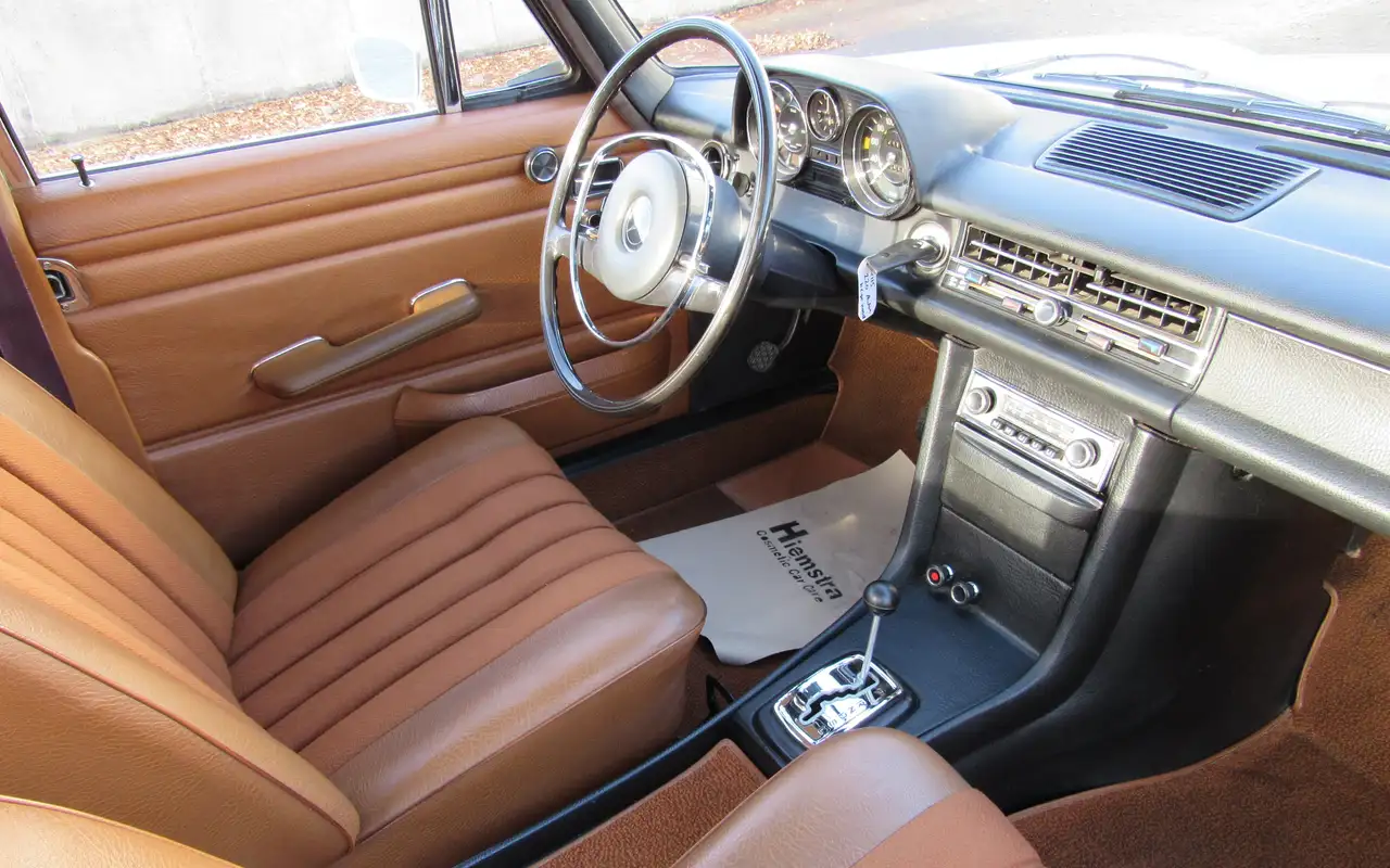 Mercedes-Benz 220 W115 220 automatic, foto 2