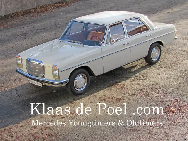 Mercedes-Benz 220 W115 220 automatic