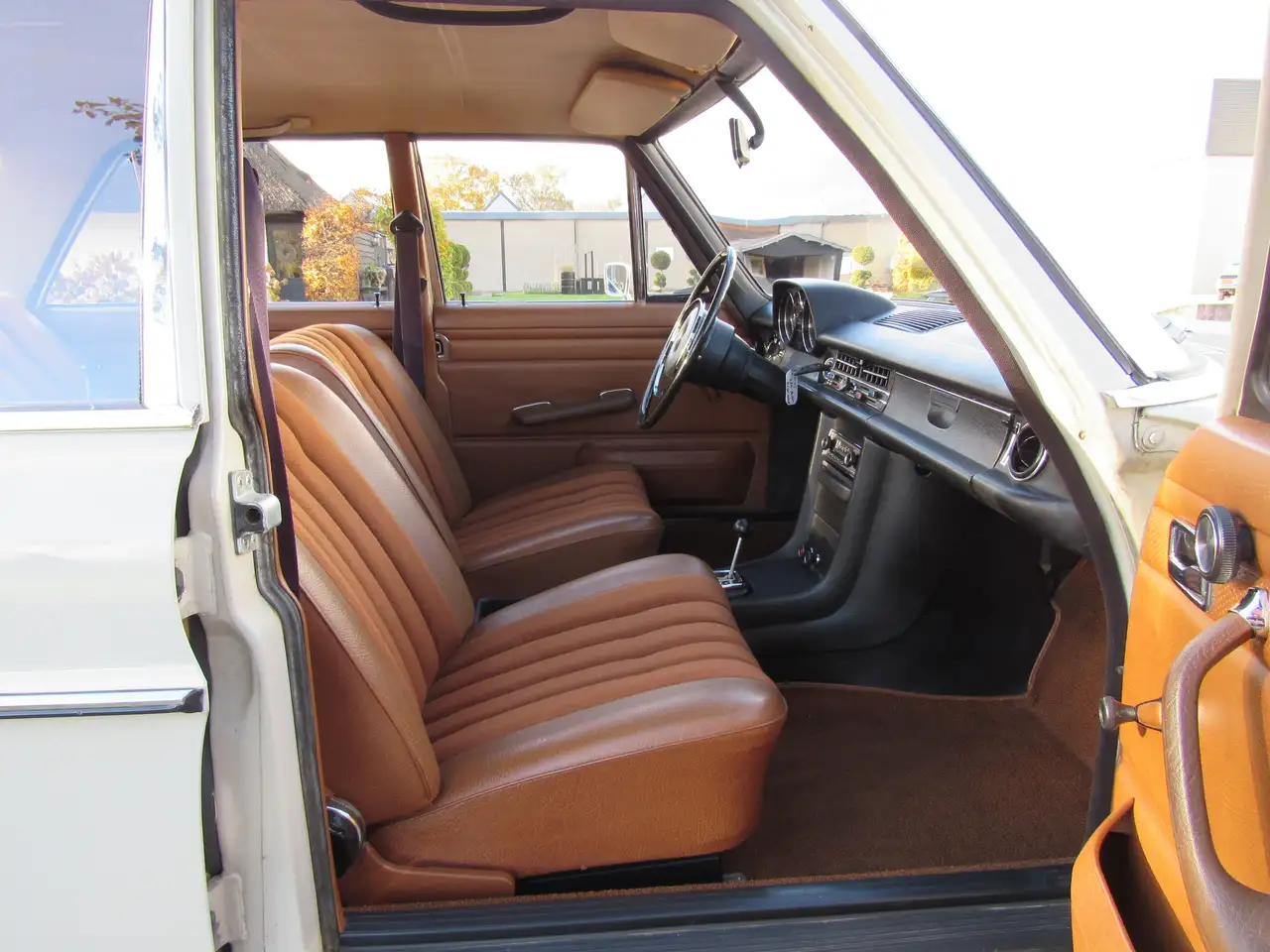 Mercedes-Benz 220 W115 220 automatic, foto 11