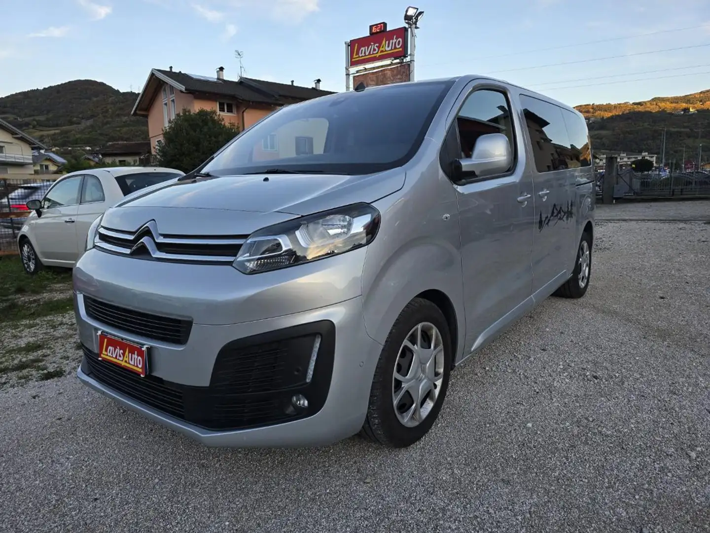 Citroen Spacetourer BlueHDi 150 S&S M Feel Grijs - 2