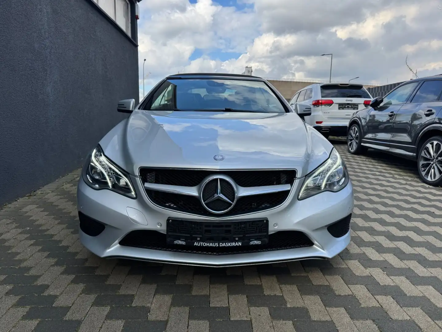Mercedes-Benz E 250 Cabrio Sport Navi Leder LED Harman-Kardon srebrna - 2