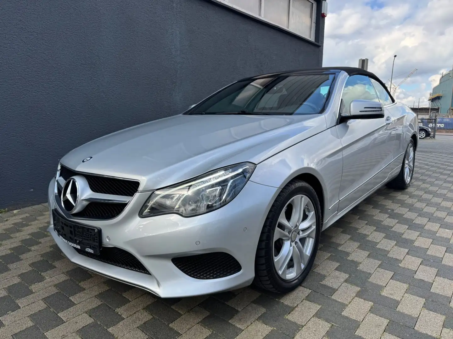 Mercedes-Benz E 250 Cabrio Sport Navi Leder LED Harman-Kardon srebrna - 1