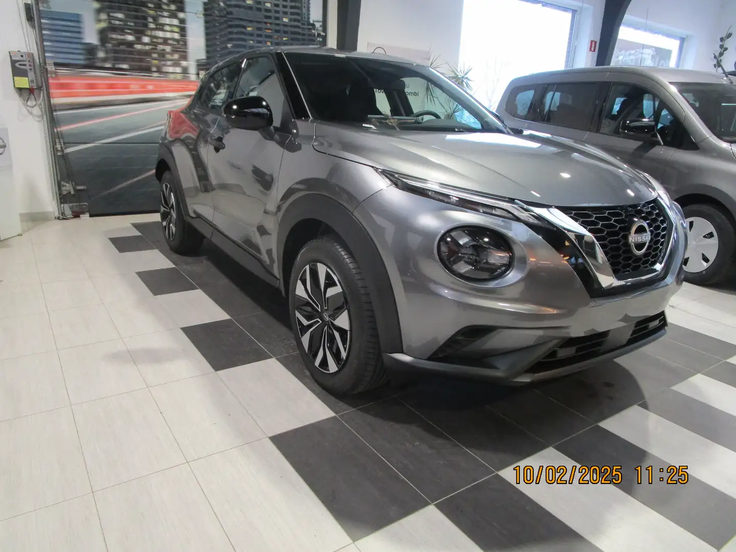Nissan Juke 1.0 DIG-T N-Connecta Gris - 1