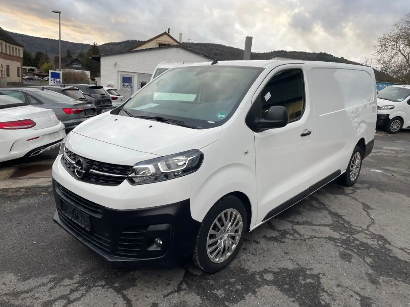 Opel Vivaro Kasten Edition L3,Klima+SHZ+PDC+Bluetooth Weiß - 2