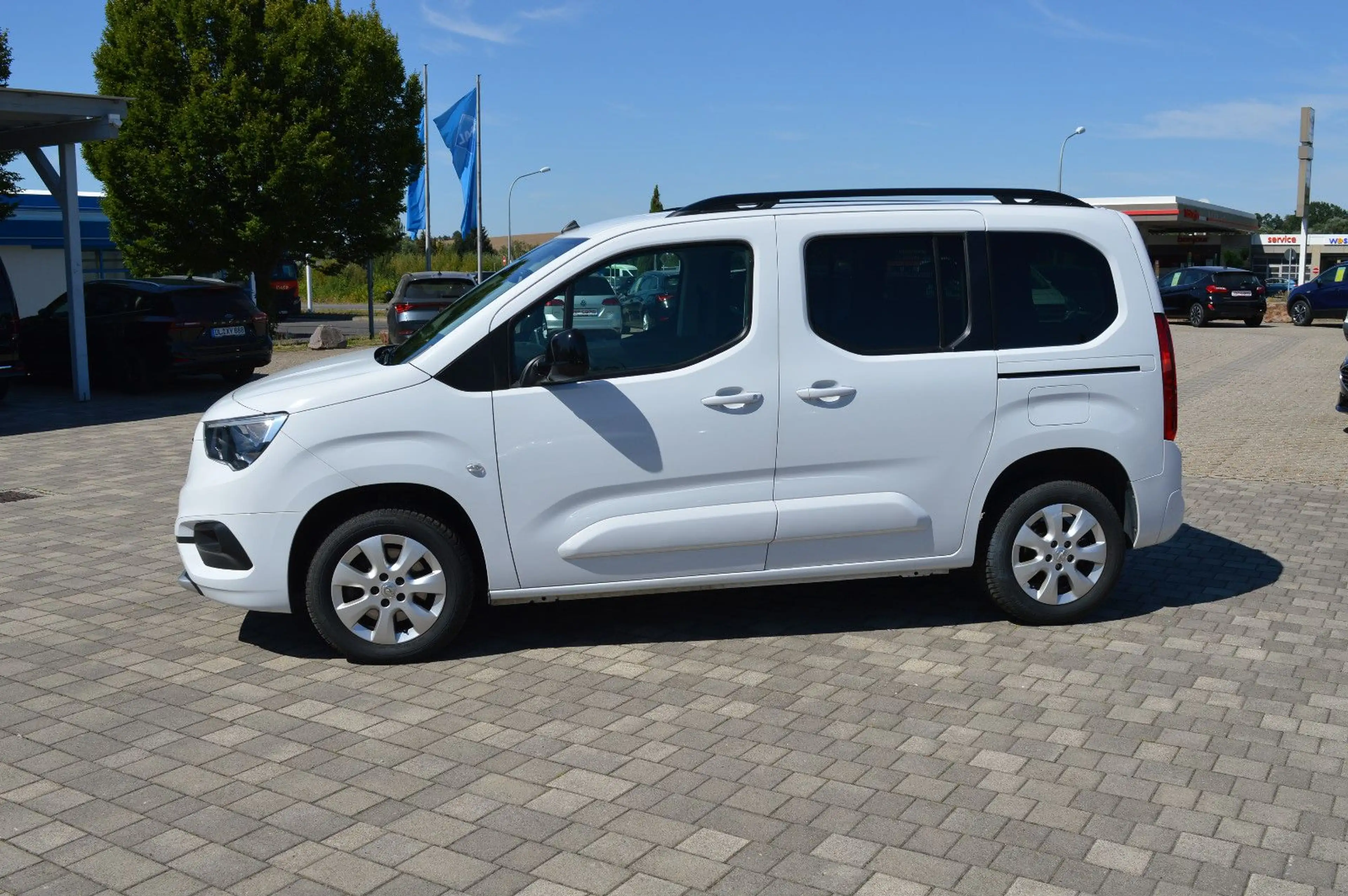 Opel Combo Life 1.5D Automatik Ultimate — photo 2