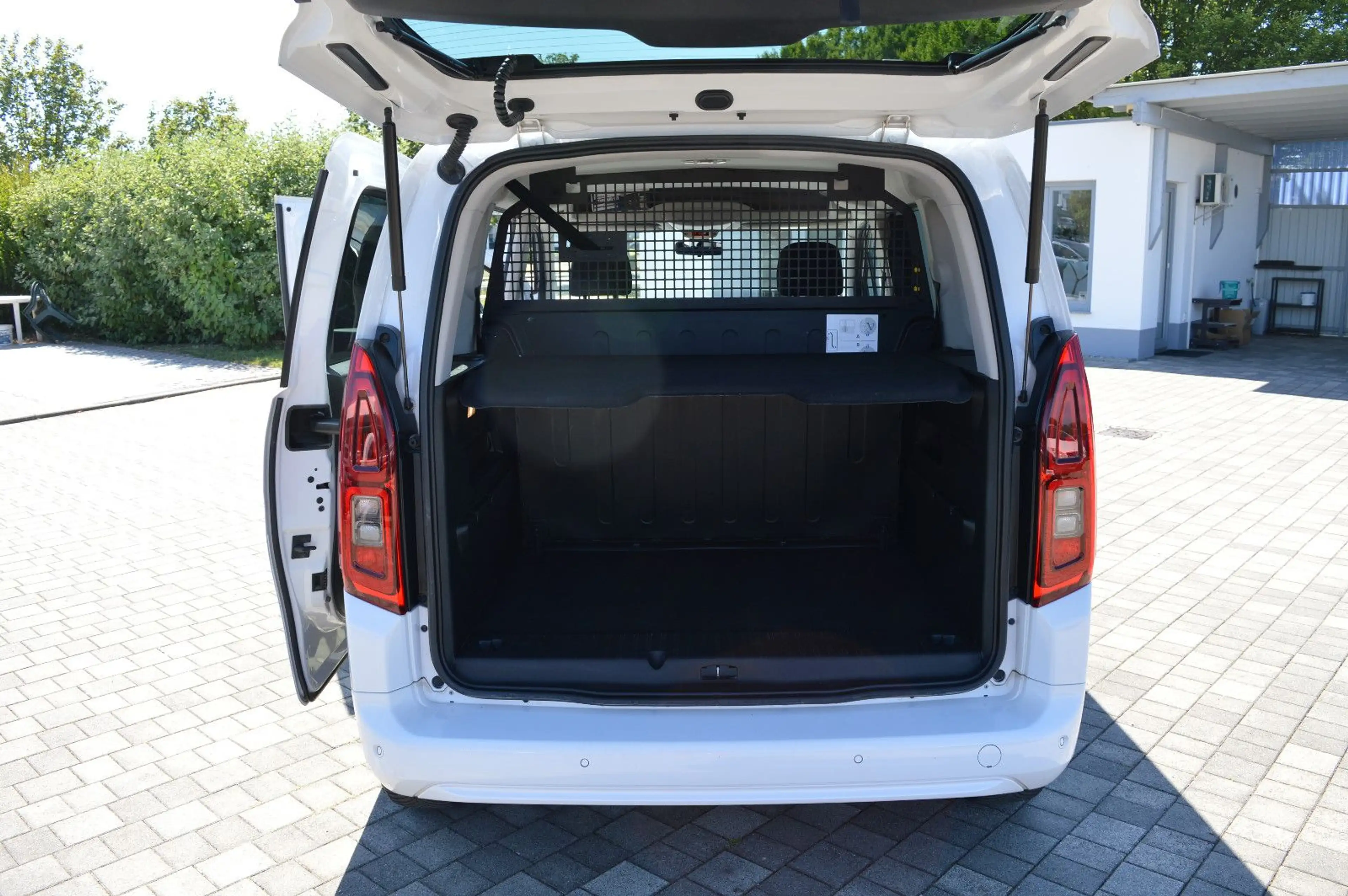 Opel Combo Life 1.5D Automatik Ultimate — photo 8