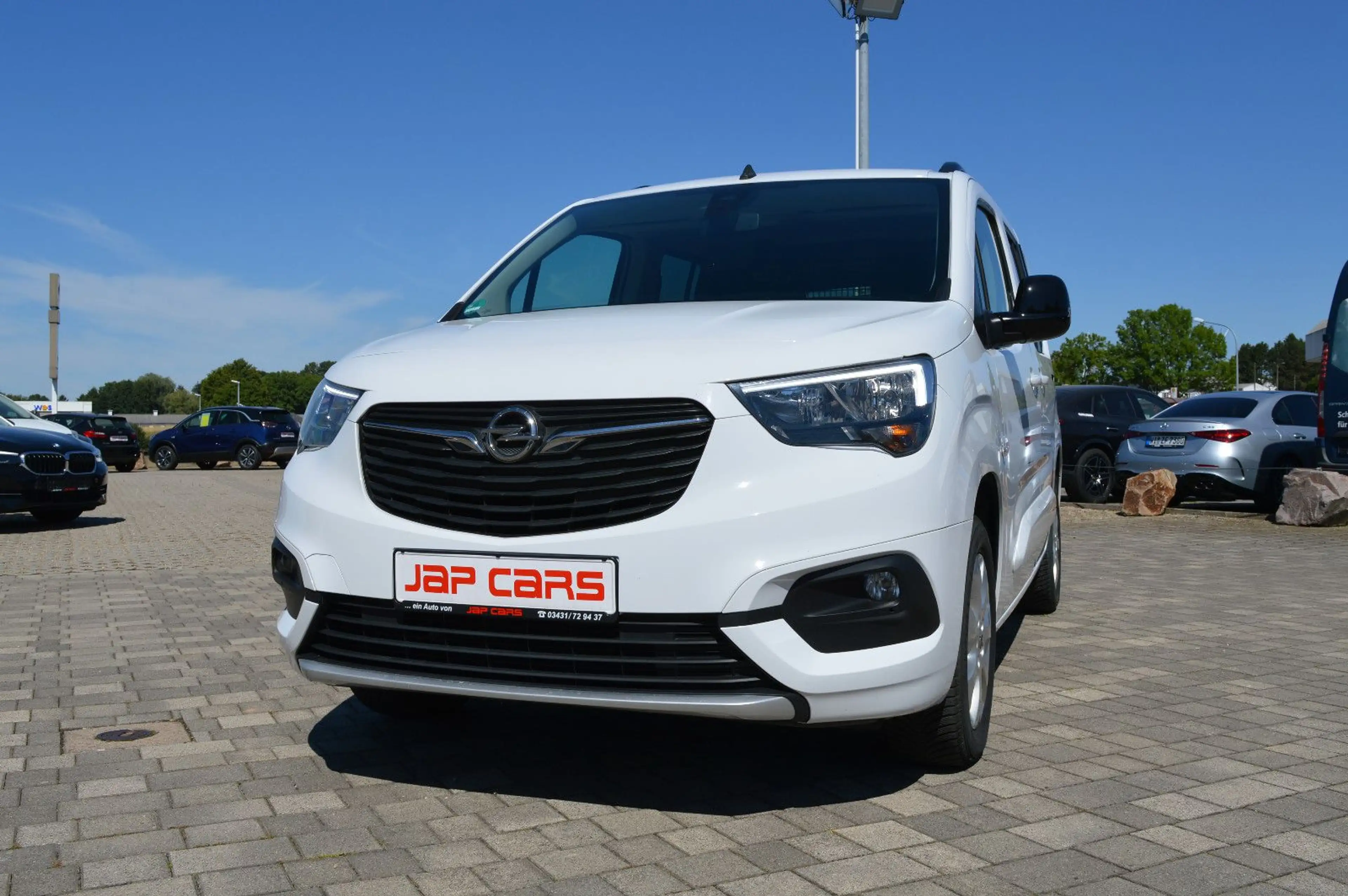 Opel Combo Life 1.5D Automatik Ultimate — photo 12