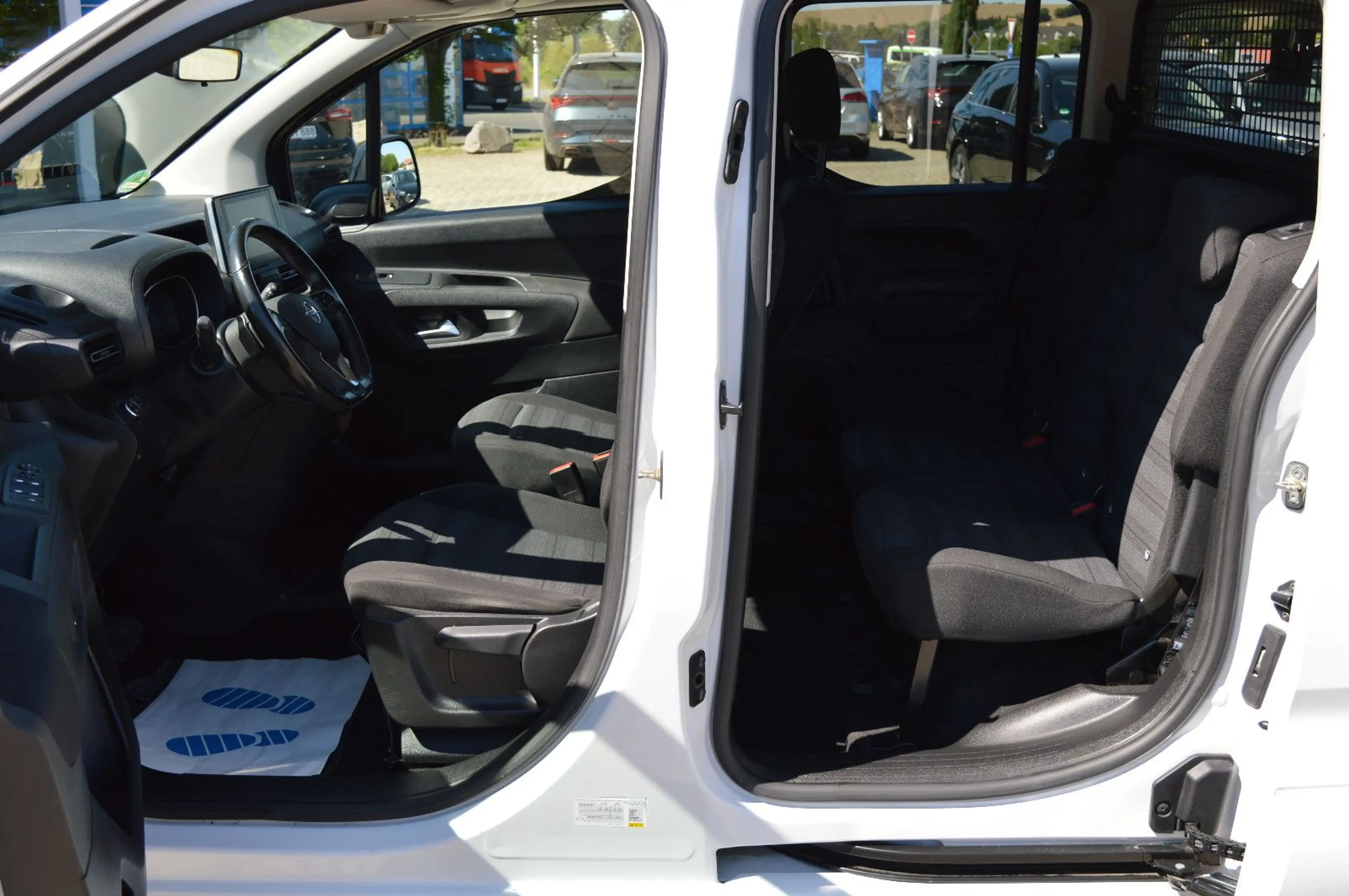 Opel Combo Life 1.5D Automatik Ultimate — photo 6