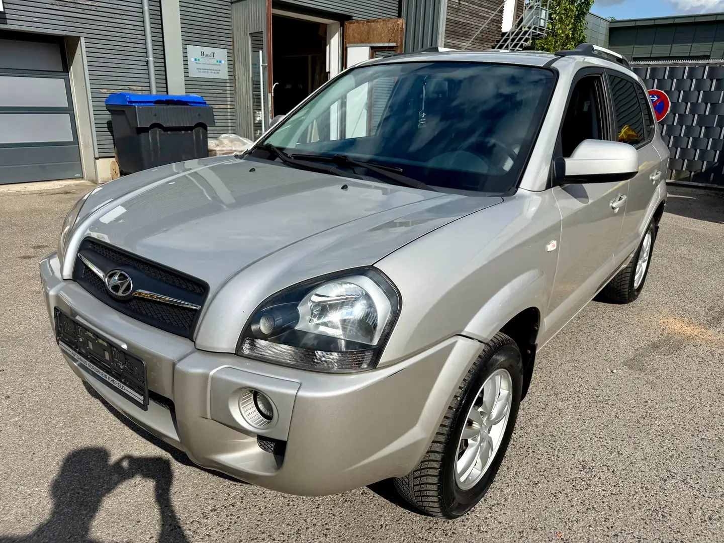 Hyundai TUCSON 2.0 GLS (2WD) 2.Hand 150.000 KM TÜV+SERVICE NEU Grau - 1