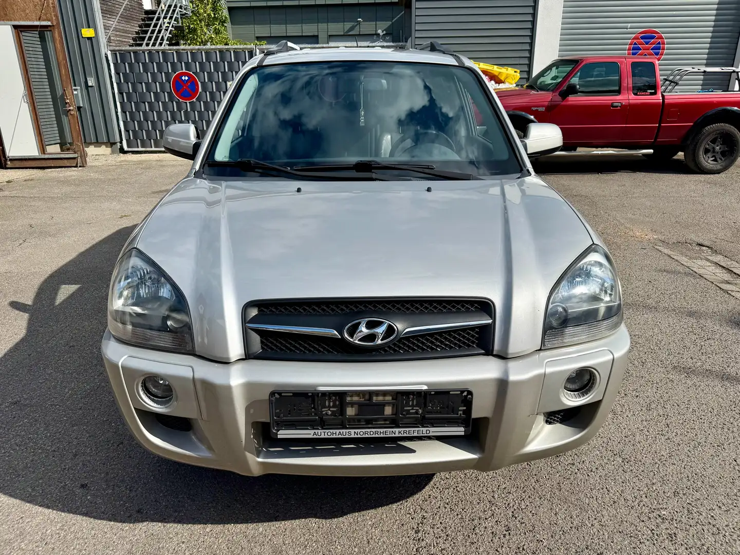 Hyundai TUCSON 2.0 GLS (2WD) 2.Hand 150.000 KM TÜV+SERVICE NEU Grau - 2