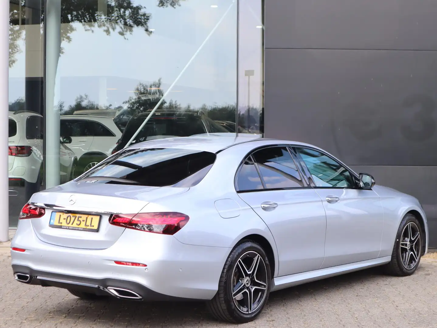 Mercedes-Benz E 200 Business Solution AMG Gris - 2