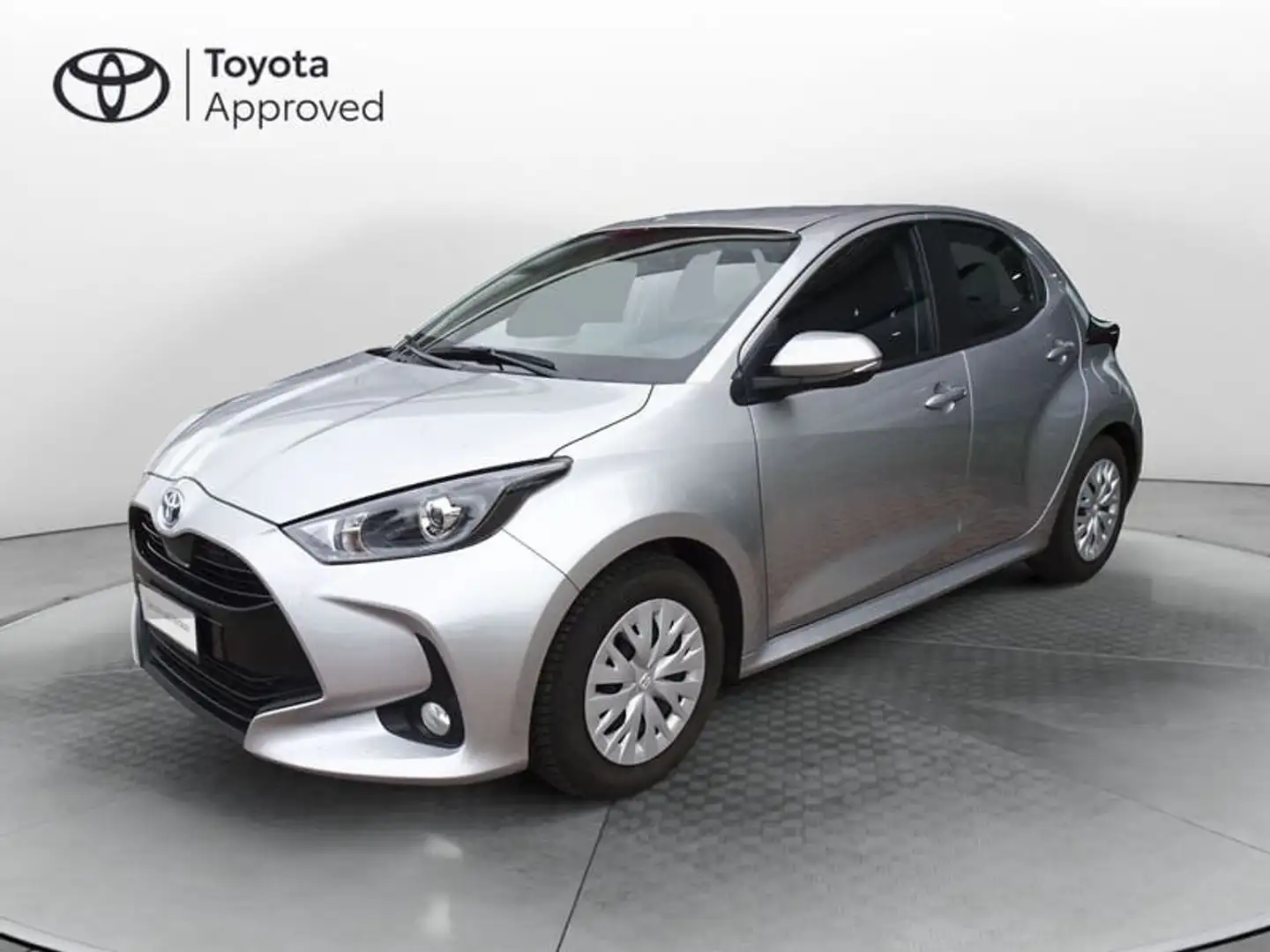Toyota Yaris 1.5 Hybrid 5 porte Active Argento - 1