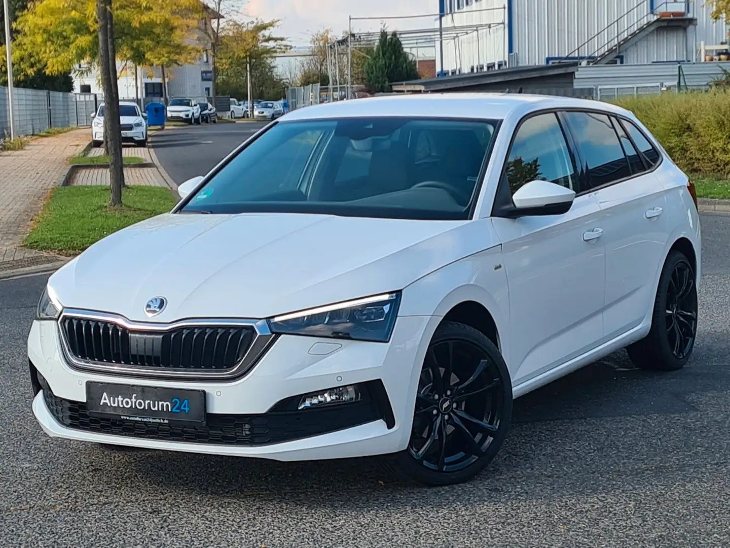 Skoda Scala Tour*Temp*CarPlay*SHZ*PDC*Kamera* Weiß - 1
