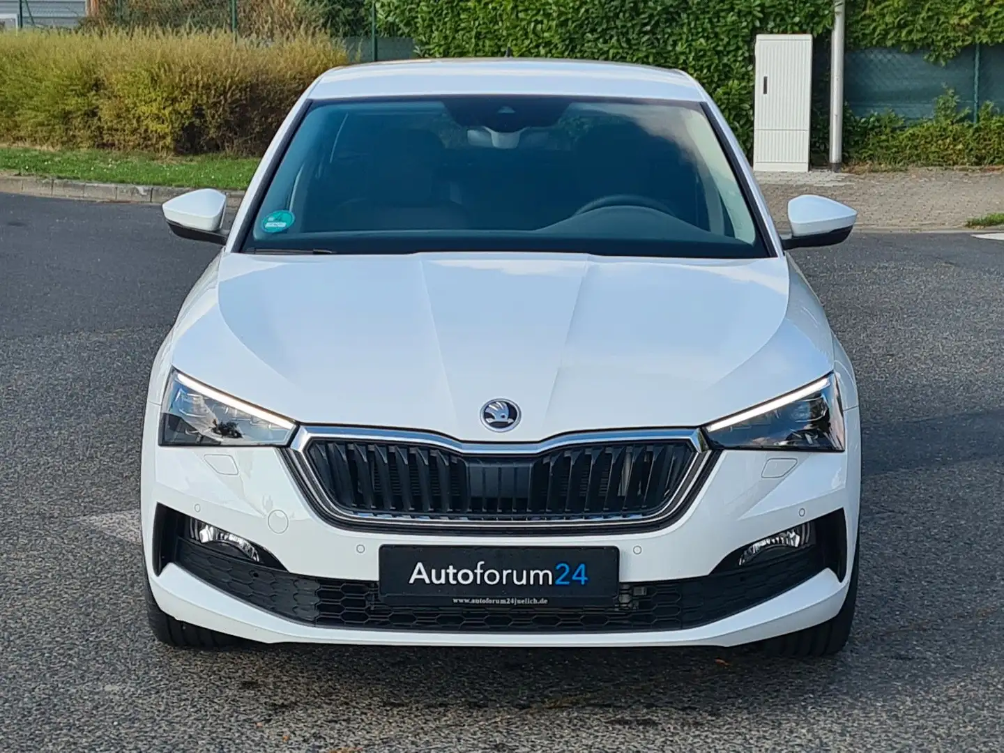 Skoda Scala Tour*Temp*CarPlay*SHZ*PDC*Kamera* Weiß - 2
