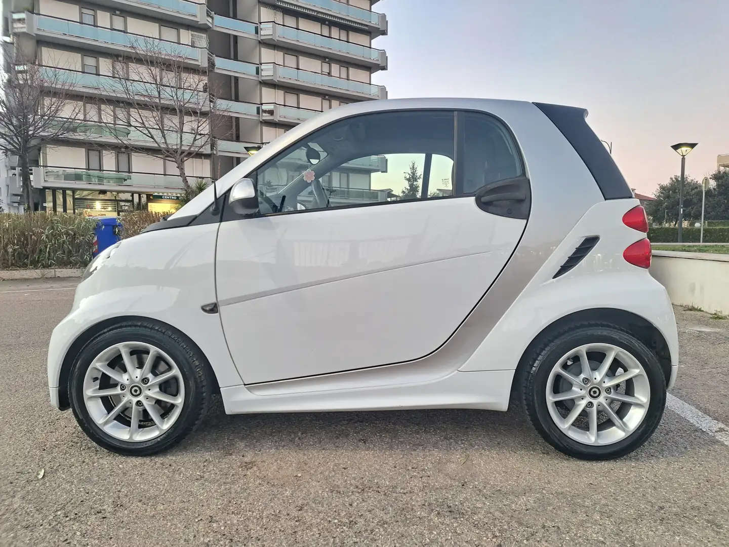 smart city-coupé/city-cabrio FORTWO COUPE MHD - SERIE II Weiß - 1