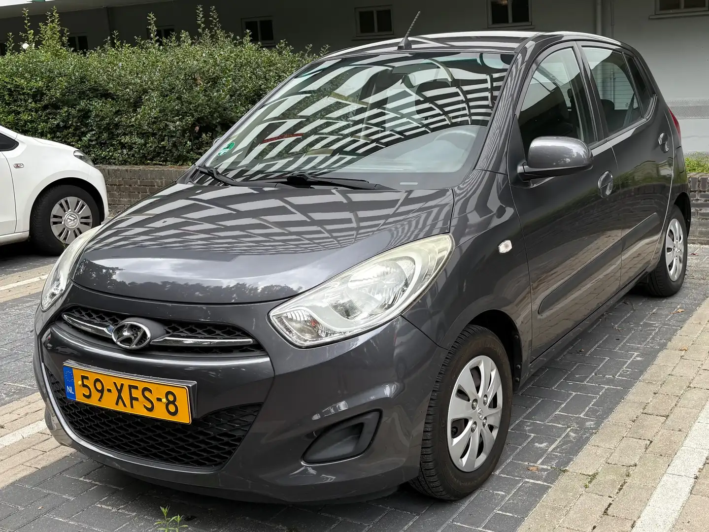 Hyundai i10 i10 1.1 lage kmstand Gris - 2