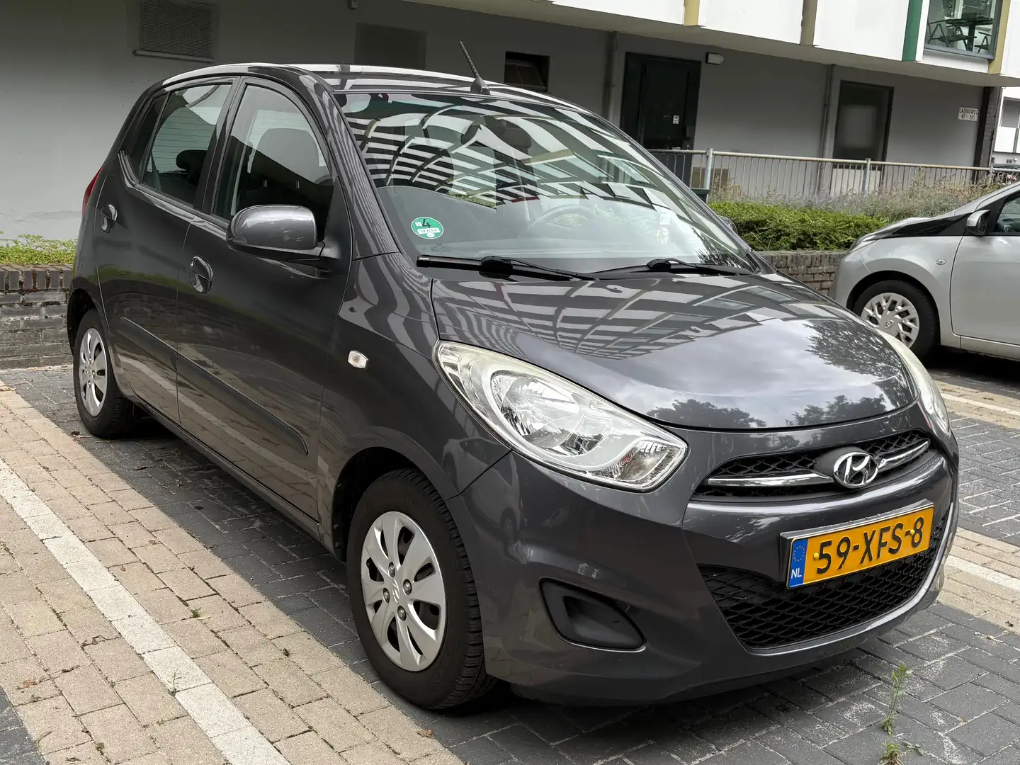 Hyundai i10 i10 1.1 lage kmstand Gris - 1