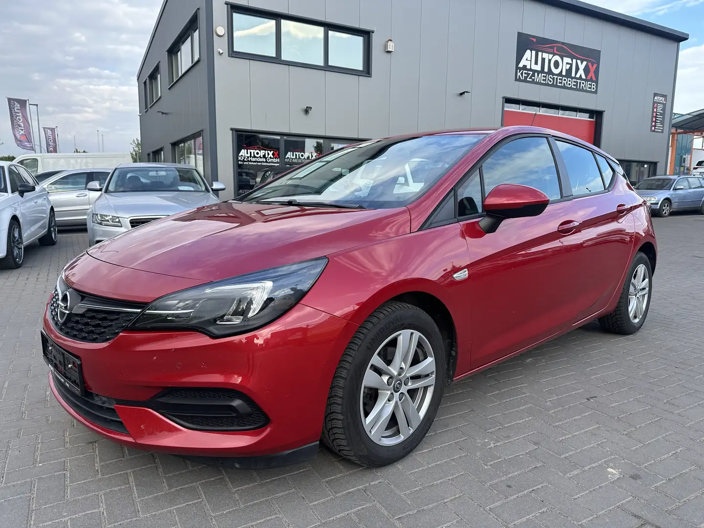 Opel Astra Edition Start/Stop Rood - 1