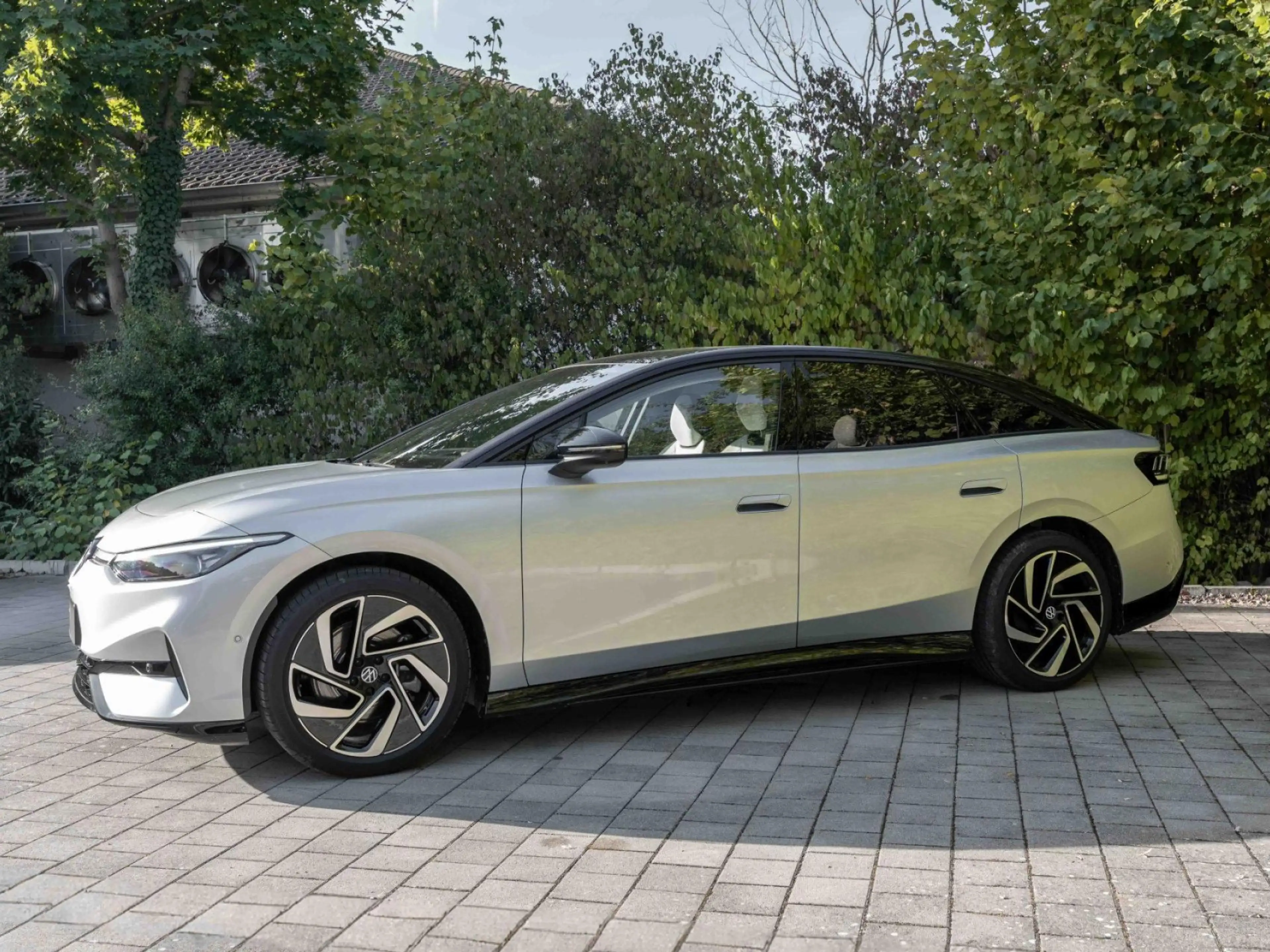 Volkswagen ID.7 PRO S +MAX 646KM+AHK+AB 2,49 ZINS+ Bluetooth — photo 4