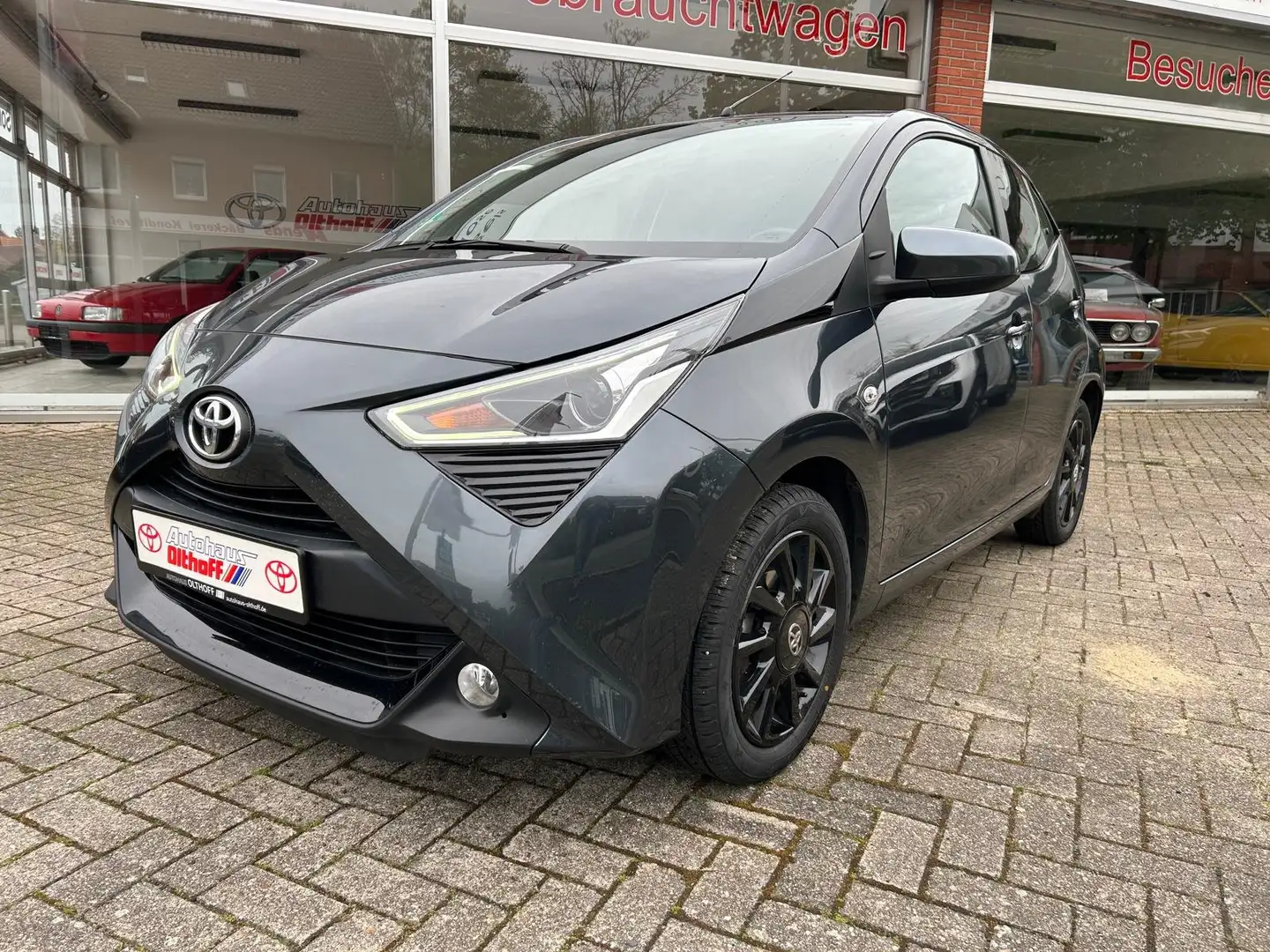 Toyota Aygo x-play Team D Grau - 1