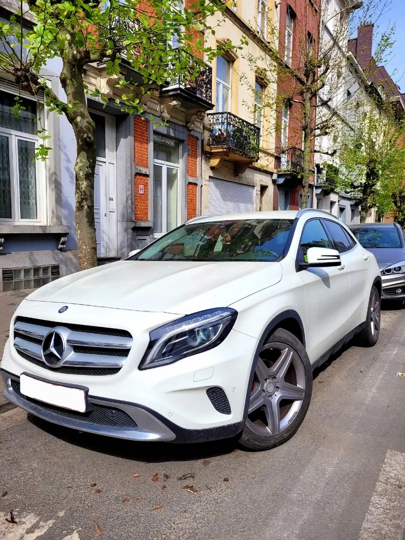 Mercedes-Benz GLA 200 d 4-Matic Activity Edition Blanc - 1