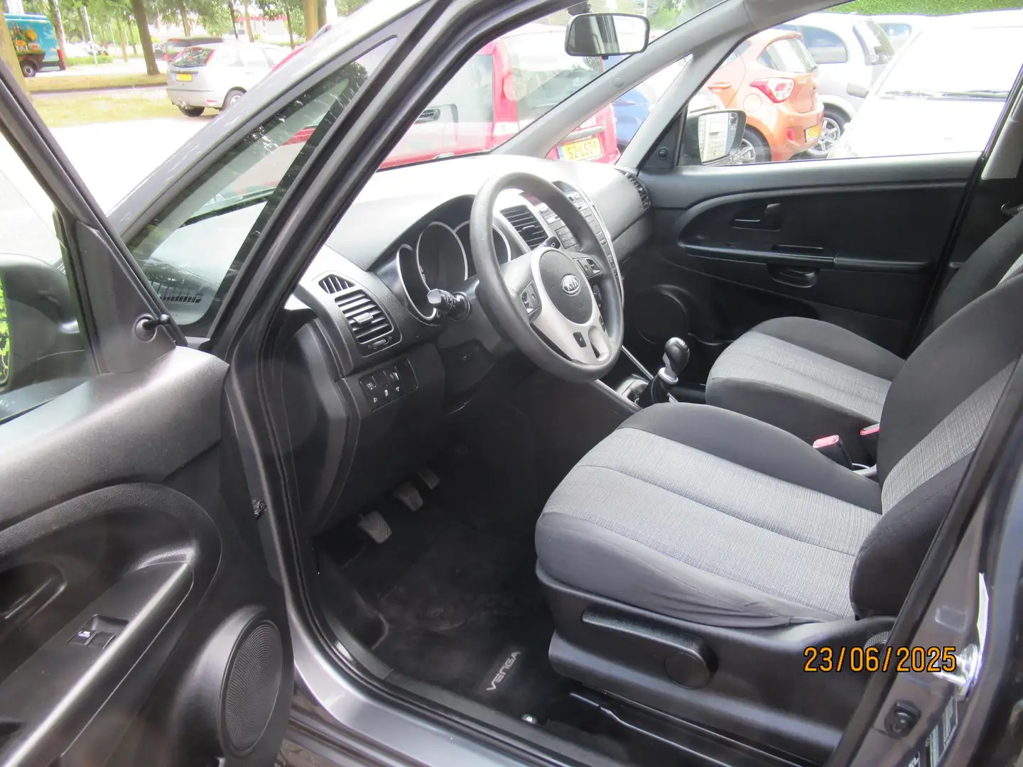 Kia Venga 1.4 CVVT X-tra Grijs - 2