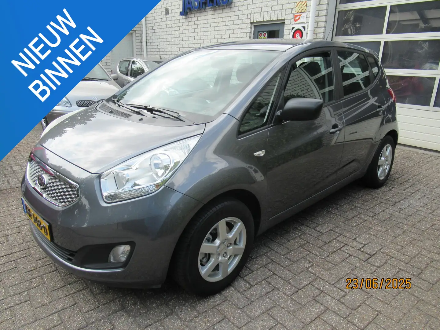 Kia Venga 1.4 CVVT X-tra Grijs - 1