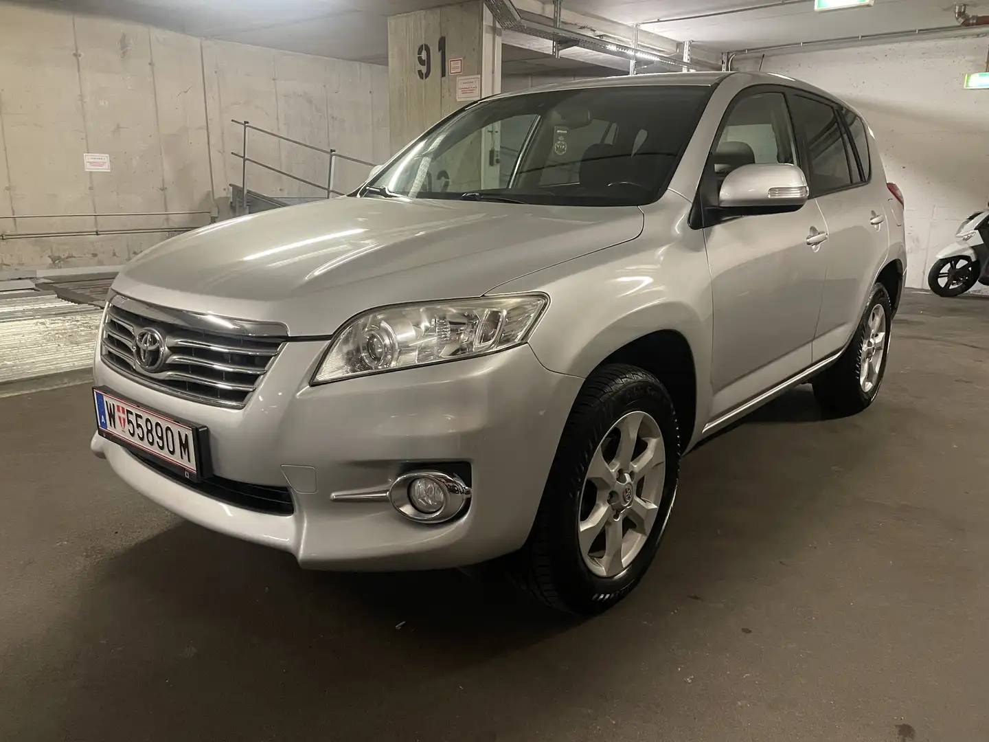Toyota RAV 4 RAV4 2,2 D-4D 150 2WD Elegance Silber - 1
