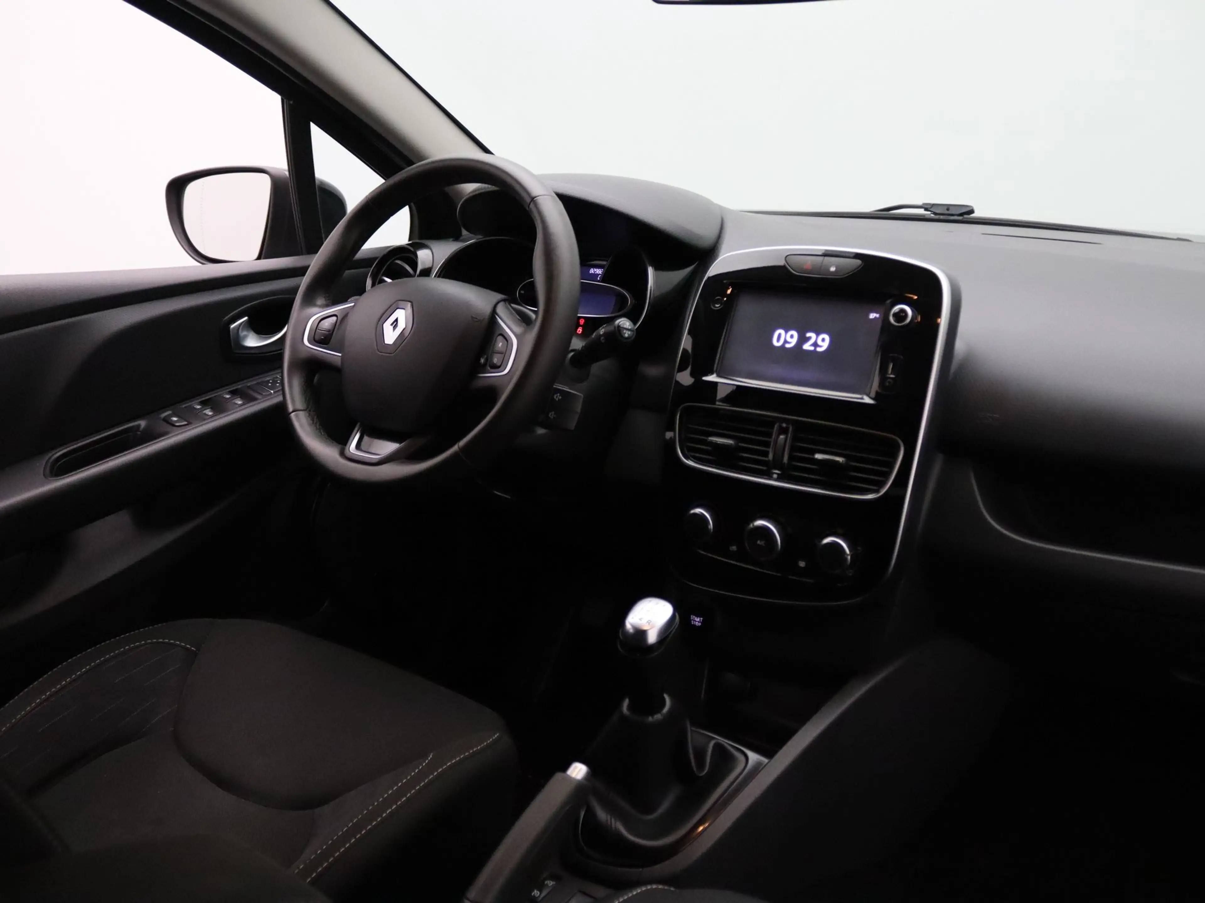 Renault Clio Estate 0.9 TCe Limited — photo 27