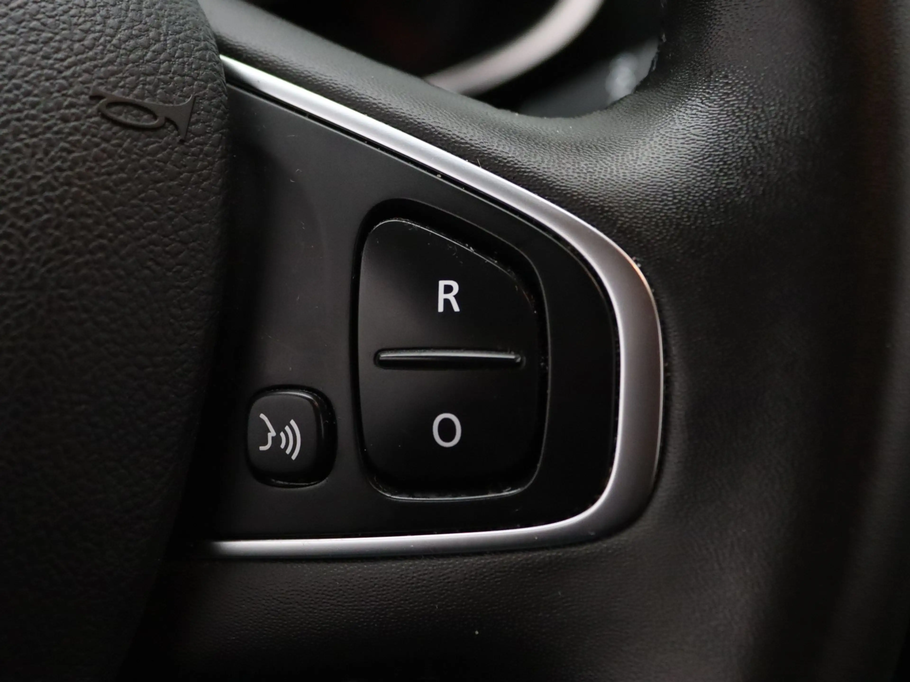 Renault Clio Estate 0.9 TCe Limited — photo 13