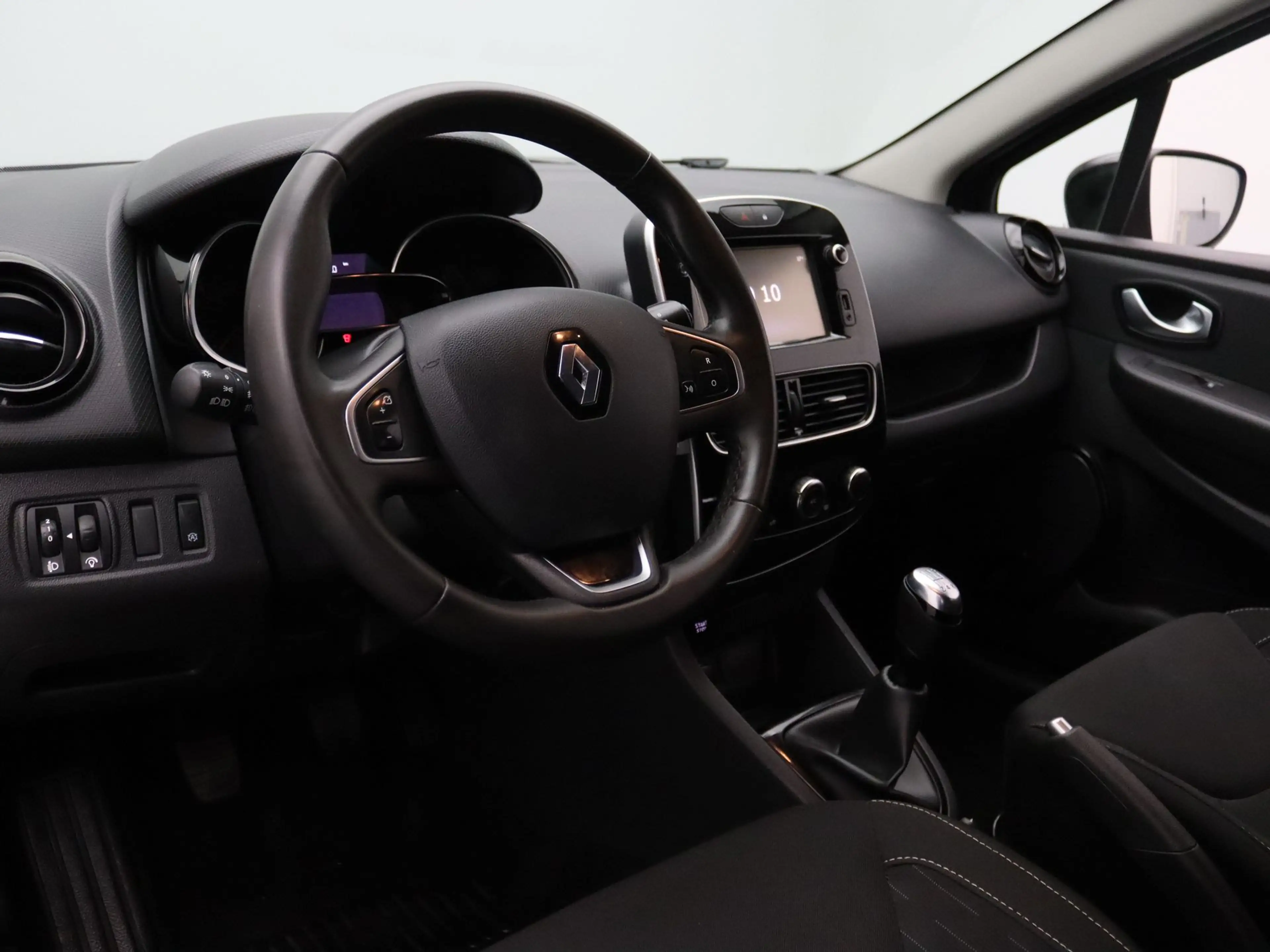 Renault Clio Estate 0.9 TCe Limited — photo 3