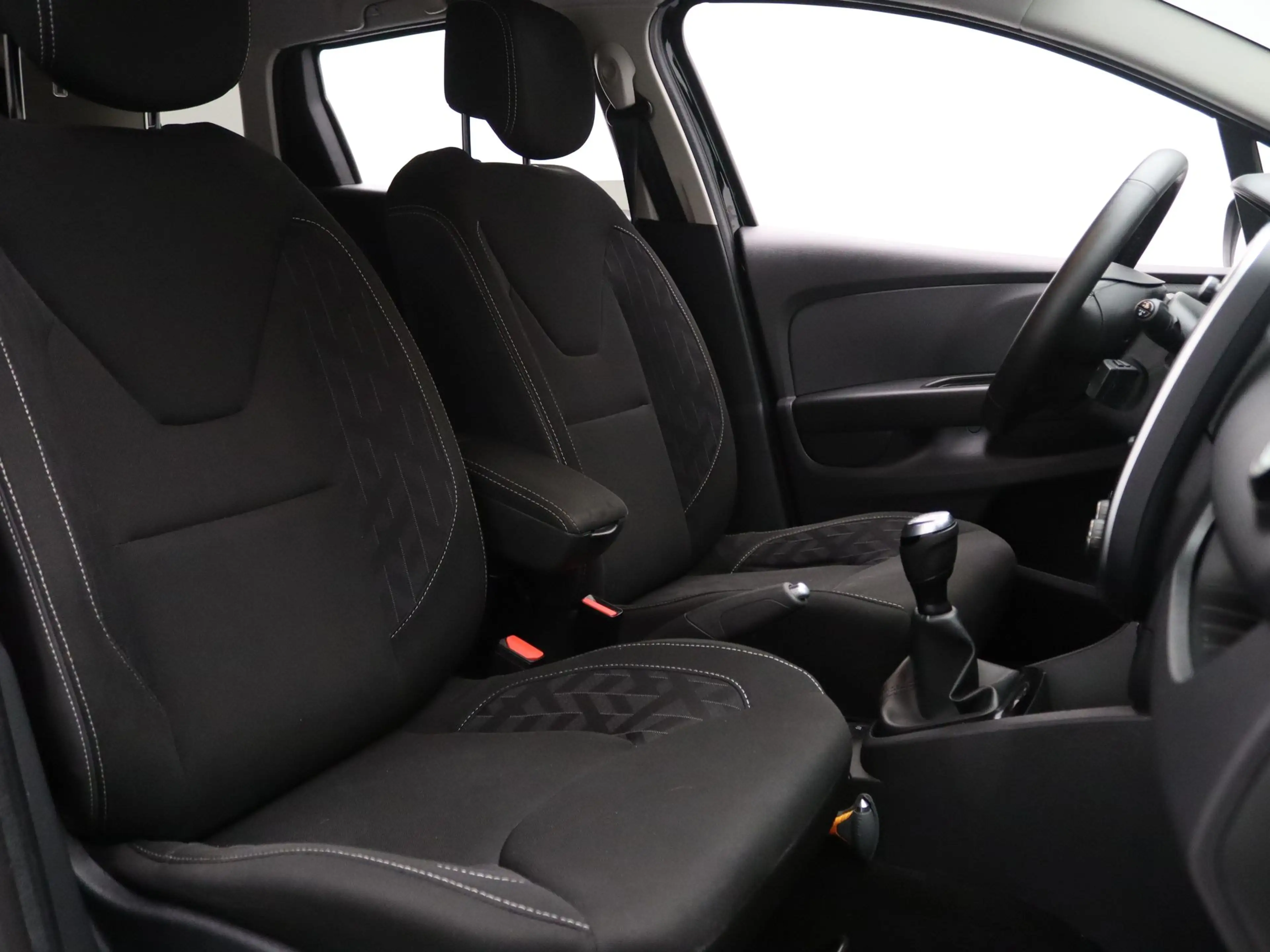 Renault Clio Estate 0.9 TCe Limited — photo 28