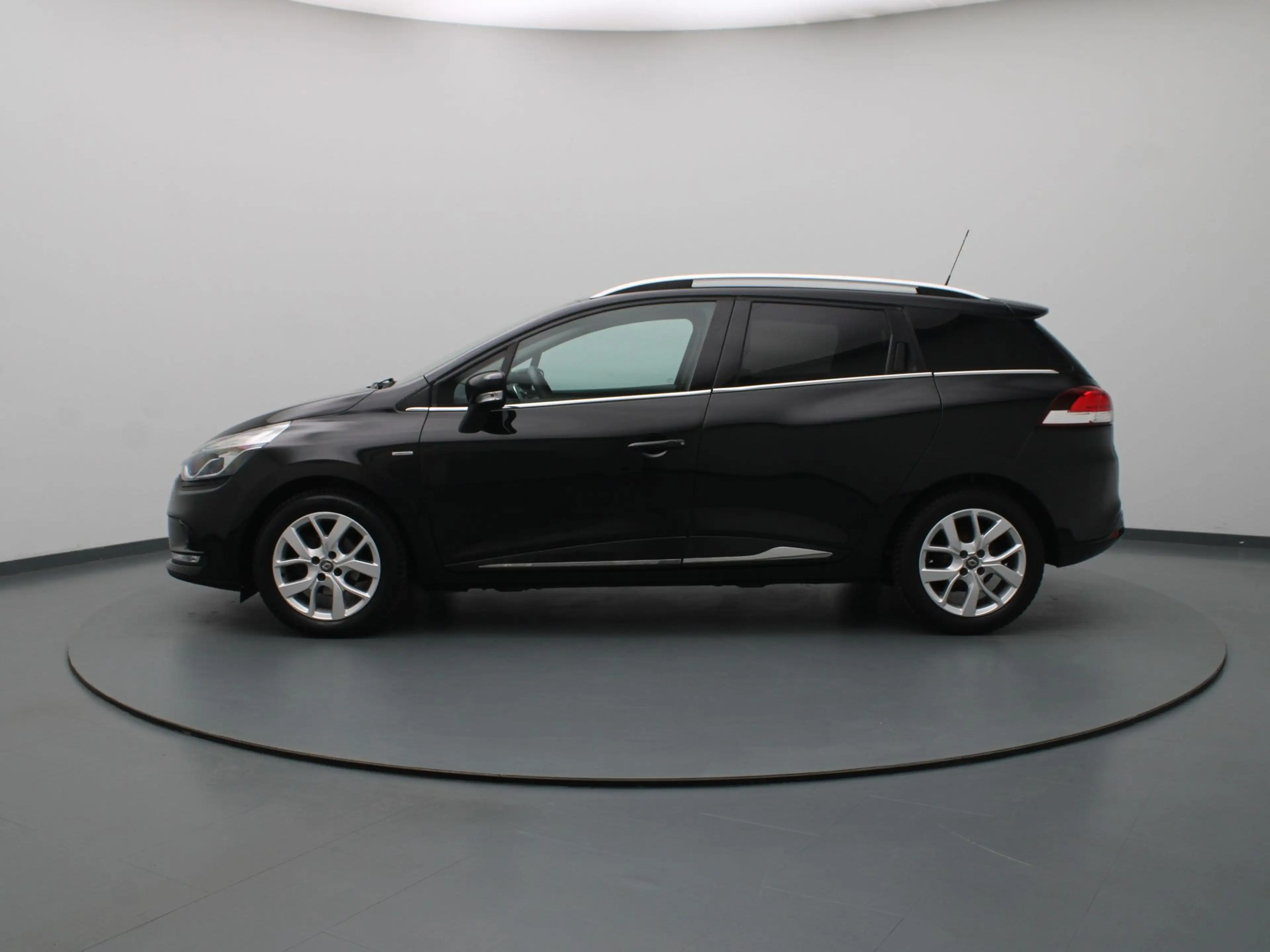 Renault Clio Estate 0.9 TCe Limited — photo 23
