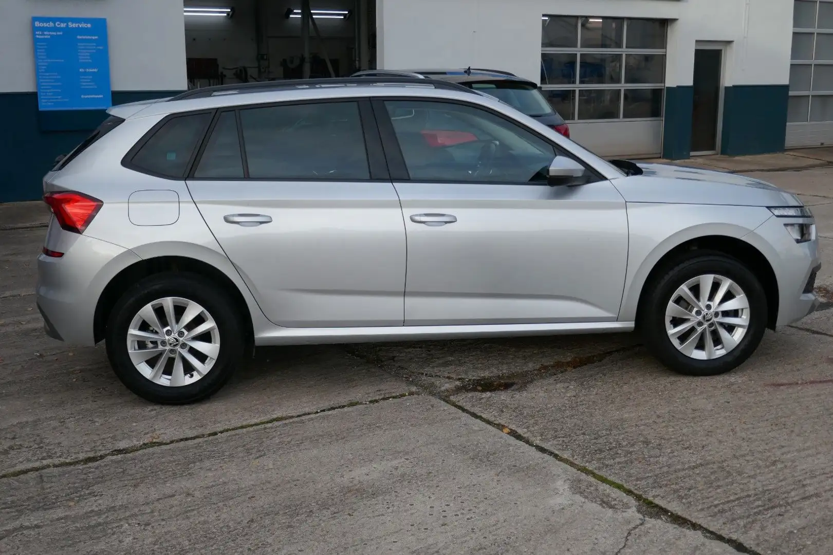 Skoda Kamiq TSI DSG LED/Kam/SHZ/Gar.2028 Серебристый - 2