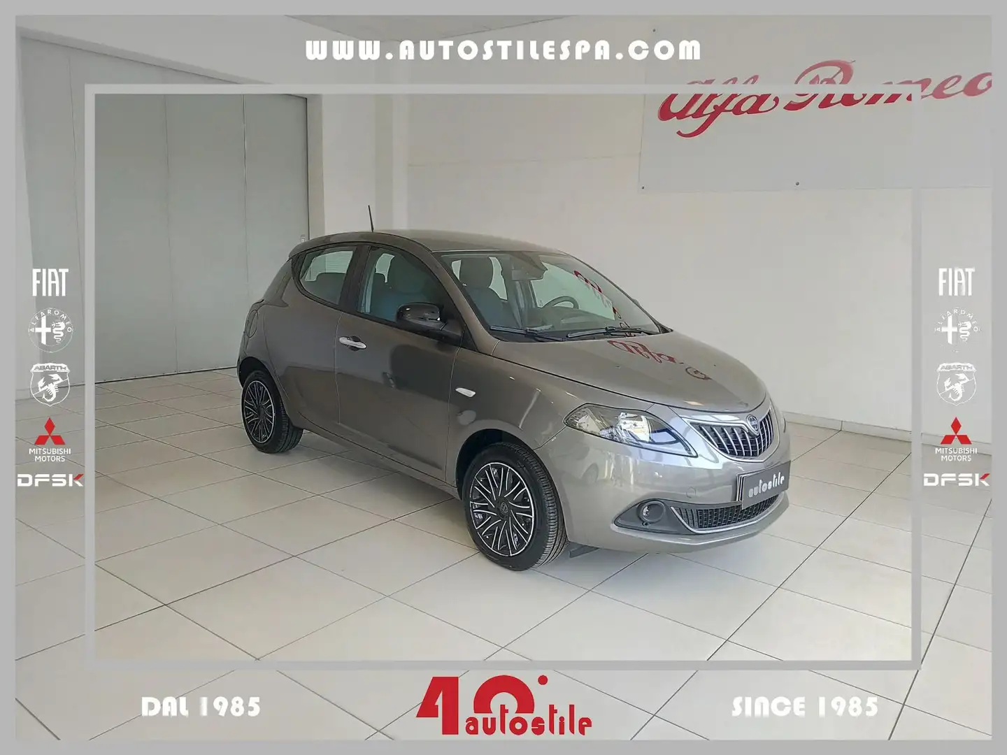 Lancia Ypsilon Ypsilon 1.0 FireFly 5 porte S&S Hybrid Gold KM0 Grau - 1