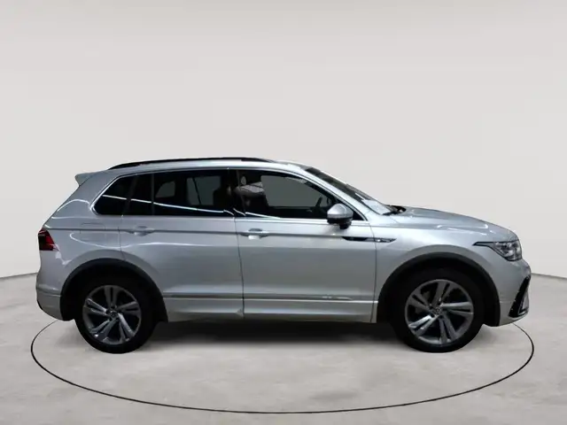 Volkswagen Tiguan view 3