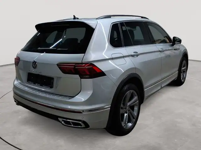 Volkswagen Tiguan view 4