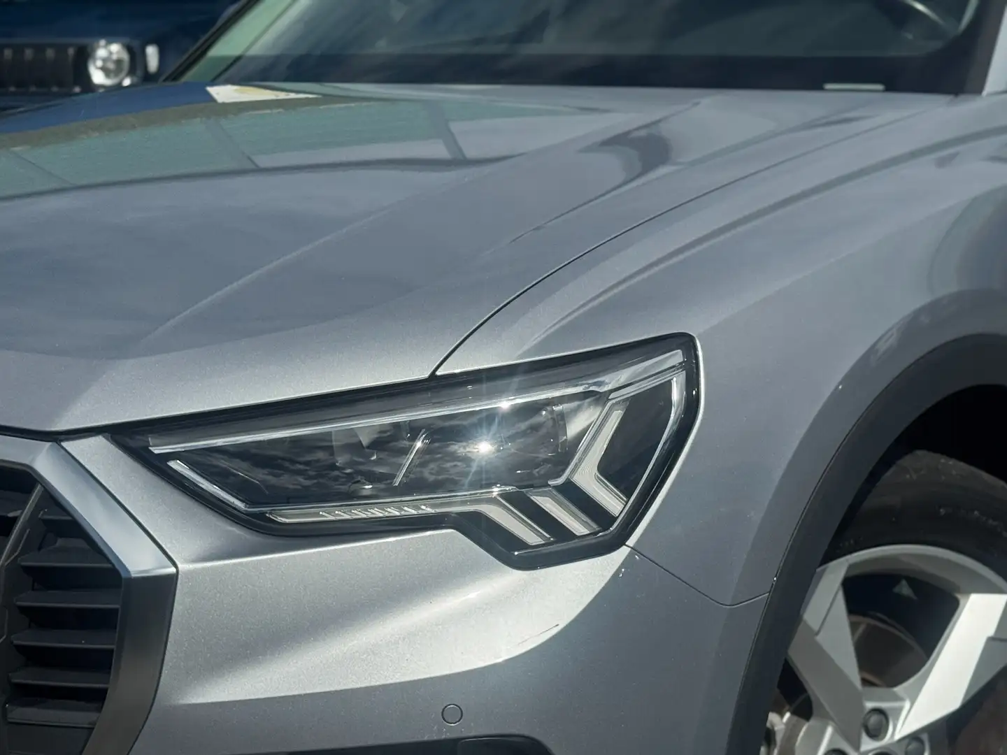 Audi Q3 35 2.0 tdi Business  s-tronic Silber - 2
